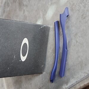 Oakley Half Jacket temple sleeves